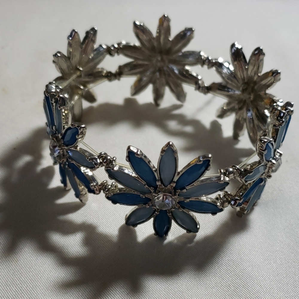 Daisy bling costume bracelet